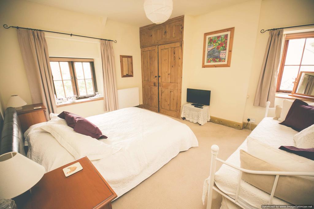 Weycroft Mill House Bed And Breakfast Axminster Szoba fotó