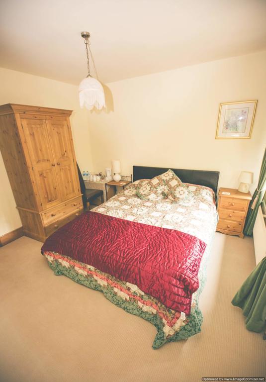 Weycroft Mill House Bed And Breakfast Axminster Szoba fotó